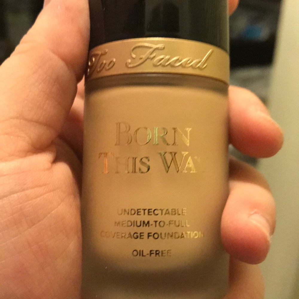 Too Faced Born This Way Foundation - Snow